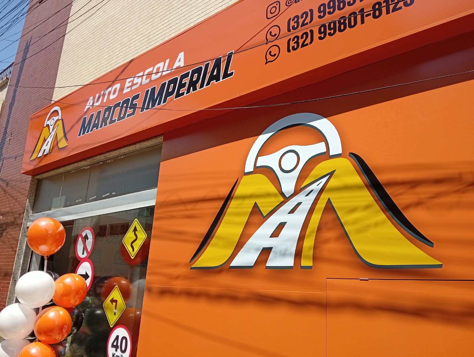 Fachada da Auto Escola Marcos Imperial em Muriaé, MG